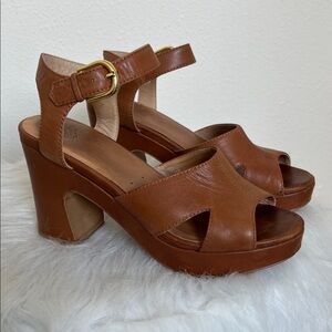 Vagabond Cognac Caramel Leather Platform Sandals with Gold Buckle